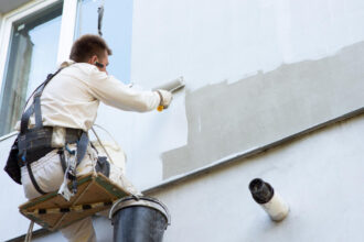 Ravalement de façade : quand faut-il rénover l’extérieur de son bâtiment ?